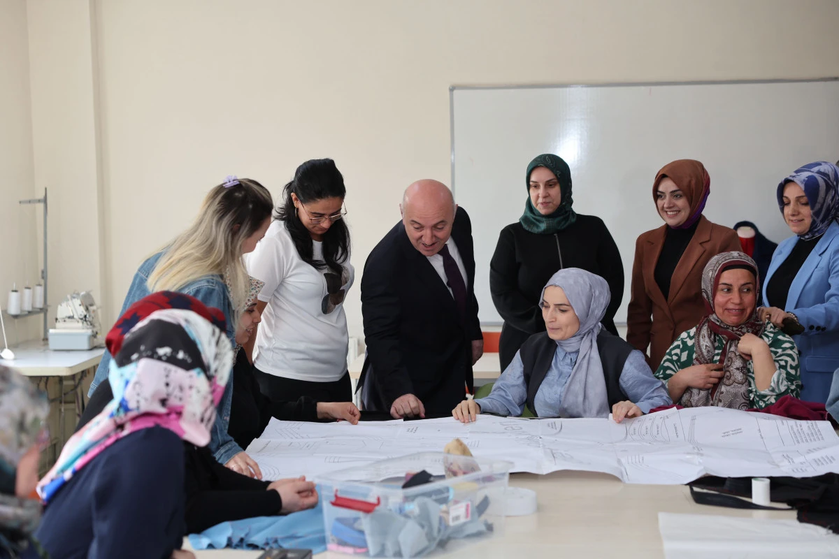 Darıca&rsquo;da anneler &ouml;ğreniyor, &ccedil;ocuklar g&uuml;venle gelişiyor