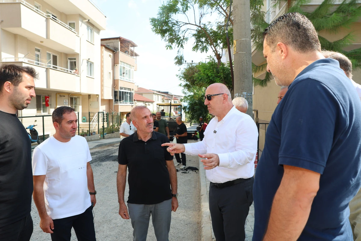 Darıca&rsquo;da asfalt mesaisi hız kesmeden s&uuml;r&uuml;yor