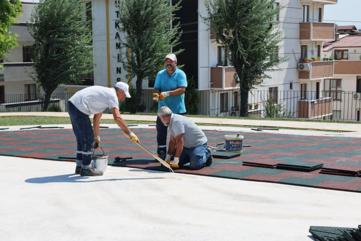 DARICA&rsquo;DA PARKLAR VE YEŞİL ALANLAR BAŞTAN SONA YENİLENİYOR