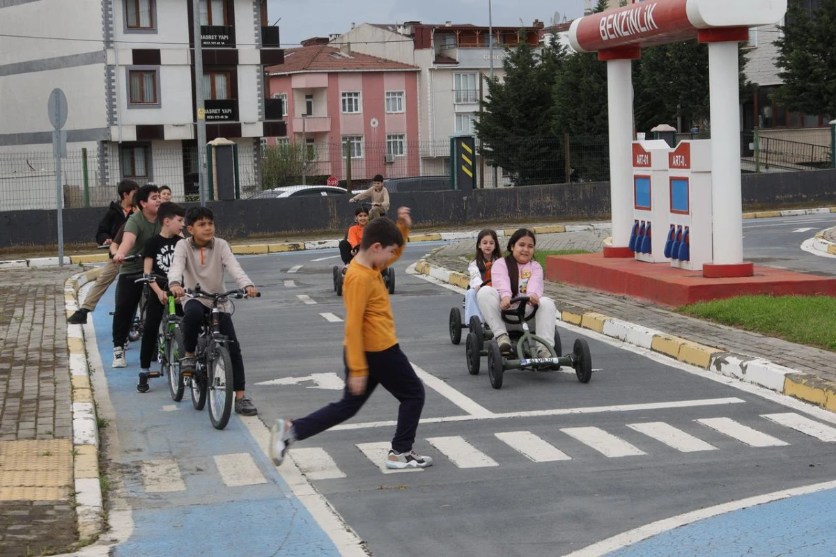 Darıca&rsquo;da trafik bilinci k&uuml;&ccedil;&uuml;k yaşta kazandırılıyor