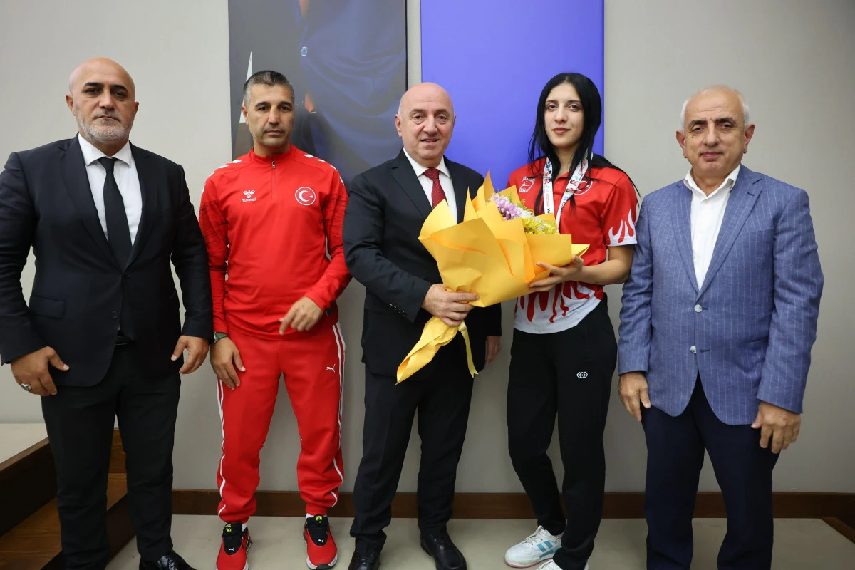 Darıca&rsquo;nın D&uuml;nya Şampiyonu &ouml;d&uuml;llendirildi