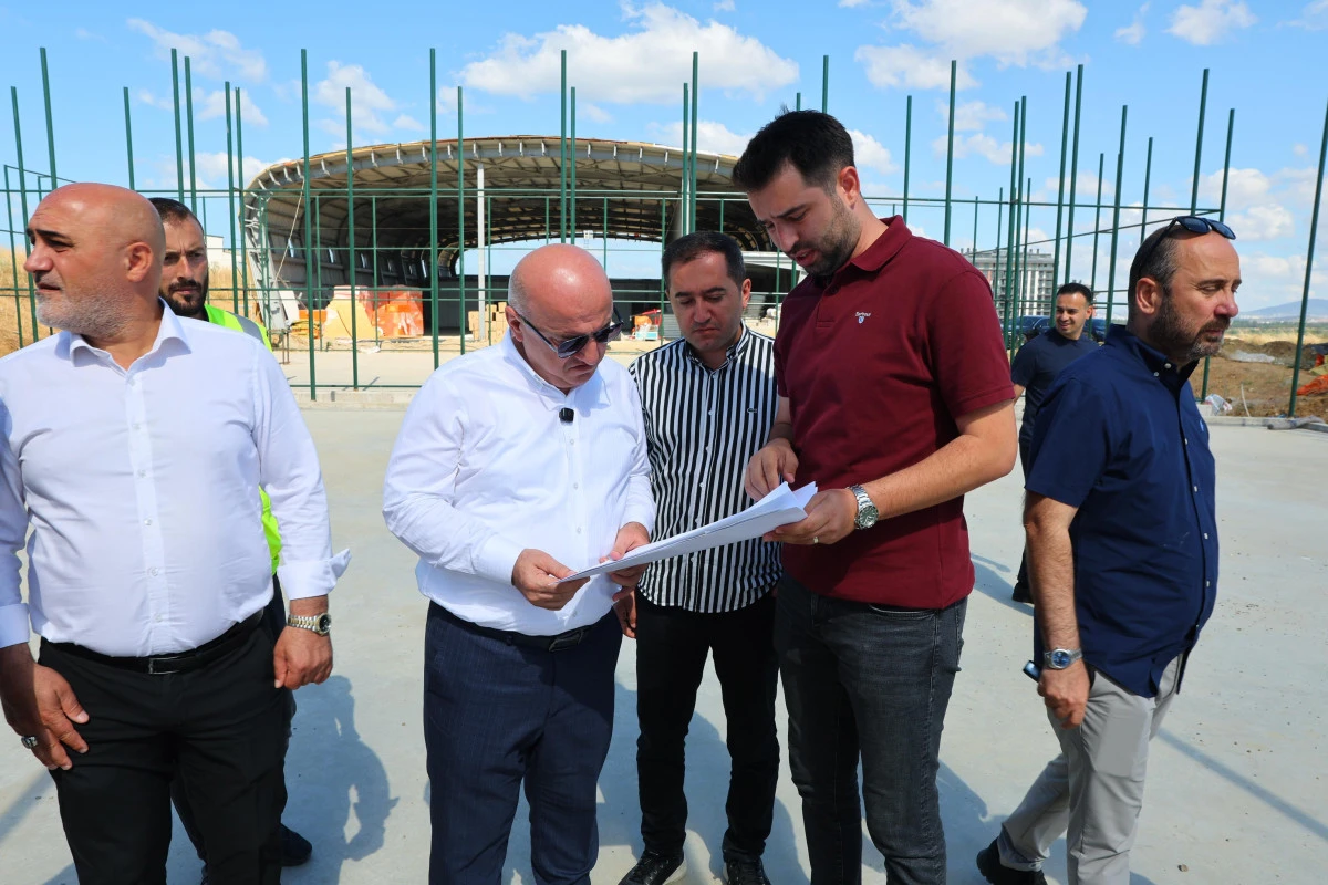 Darıca&rsquo;nın yeni spor kompleksi y&uuml;kseliyor