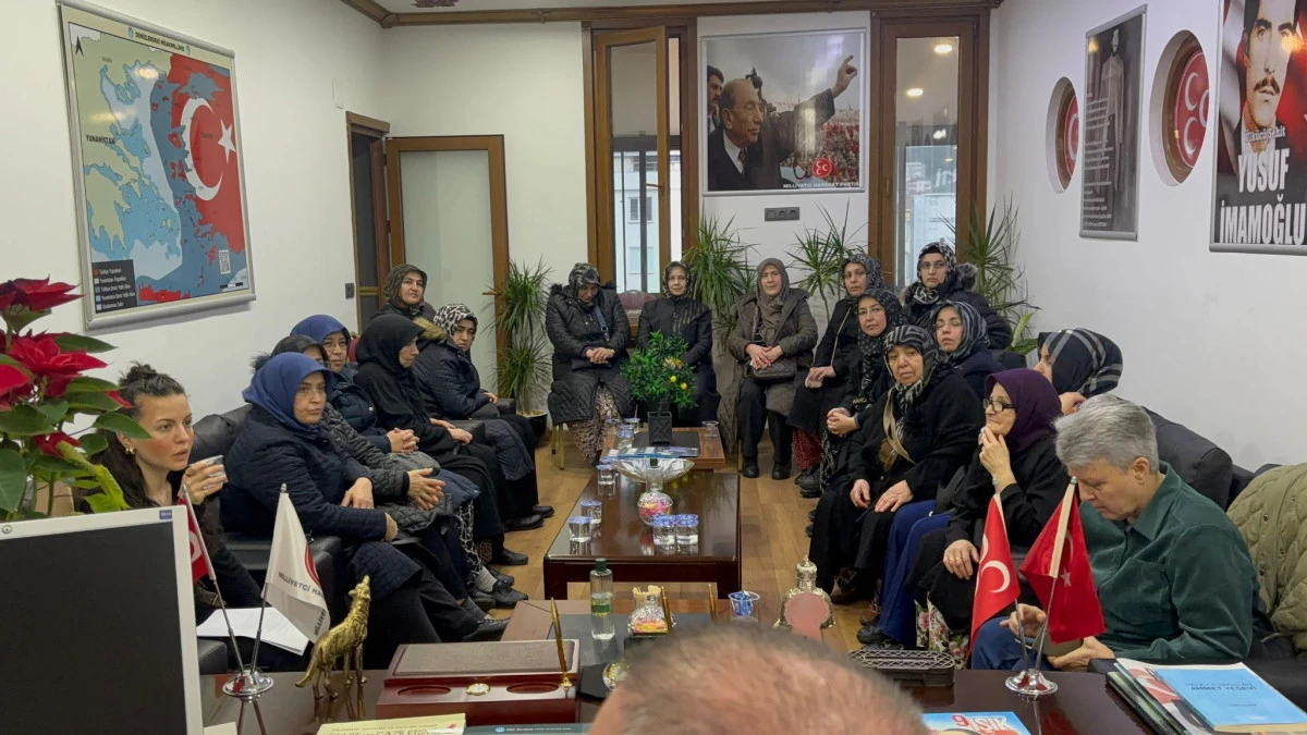 Demirciler K&ouml;y&uuml; Kadınlarından MHP Dilovası Teşkilatına Anlamlı Ziyaret