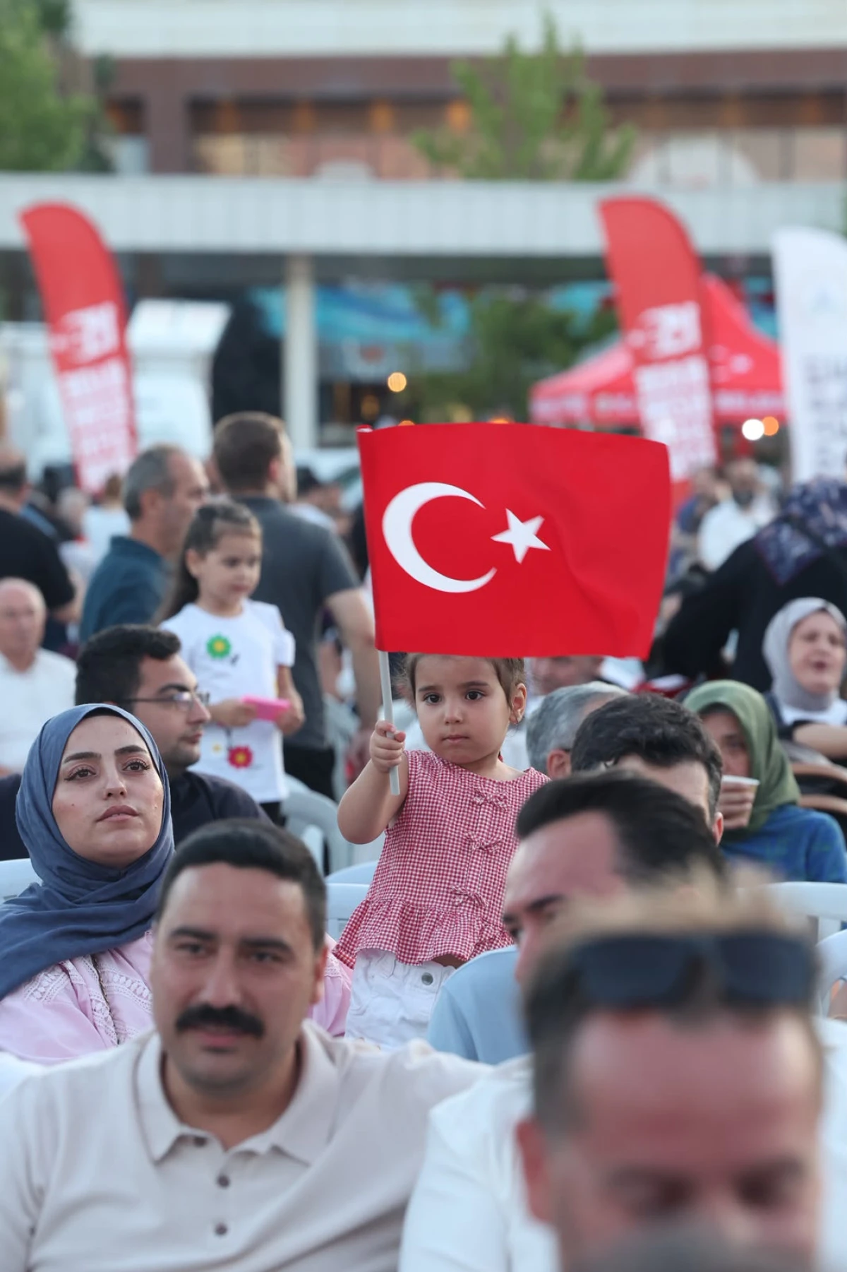 Demokrasi ve Mill&icirc; Birlik G&uuml;n&uuml;'nde on binler alanı doldurdu