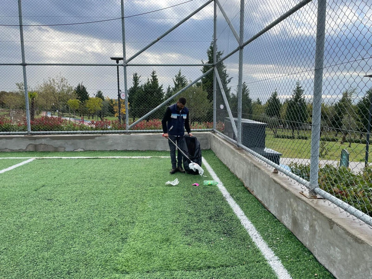 Dilovası Millet Bahçesi dip köşe temizleniyor