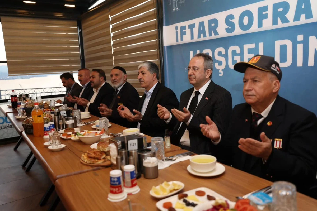 DİLOVASI&rsquo;NDA İLK İFTAR ŞEHİT AİLELERİ VE GAZİLERLE AYNI SOFRADA