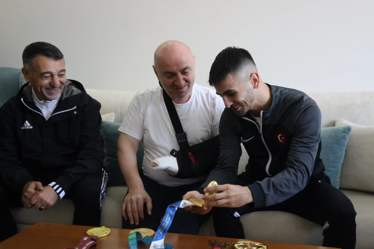 Dünya şampiyonu Şamdan, Başkan Bıyık’ı ziyaret etti