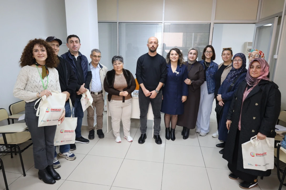“Engelsiz Ebeveyn Akademisi”  Cumhuriyet Yaşam Merkezi’ndeki ilk eğitimle başladı