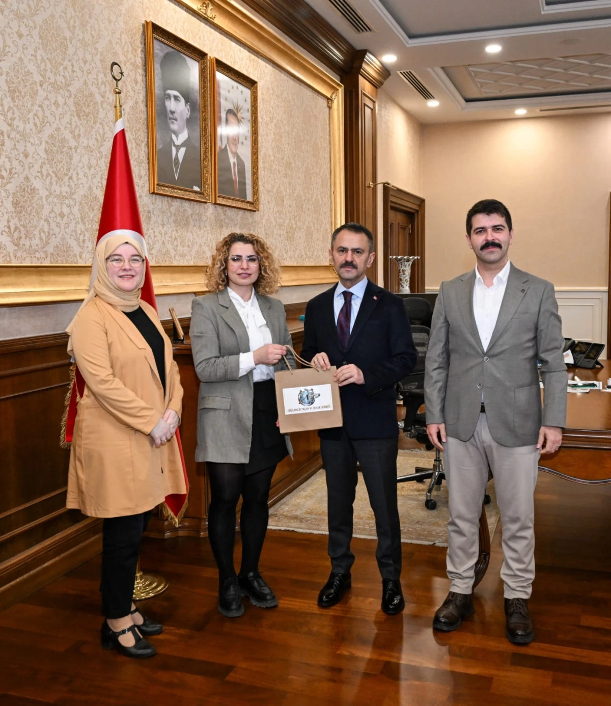 Erişilebilir Yaşam ve Hukuk Derneği, Vali İlhami Aktaş'ı Ziyaret Etti