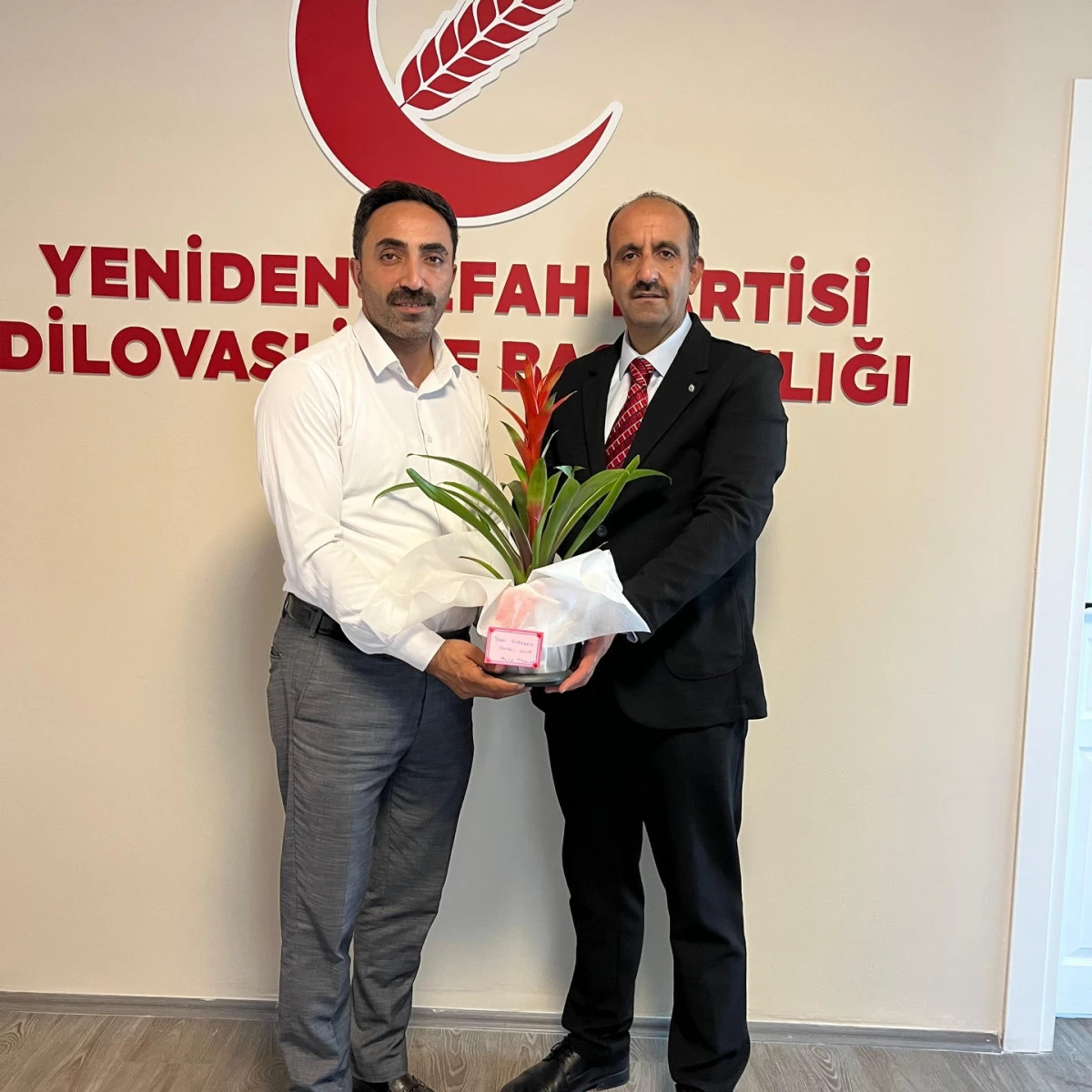 EYT Derneği Dilovası Kurucu İl&ccedil;e Başkanı Metin T&uuml;nkler'den YRP İl&ccedil;e Teşkilatına Ziyaret