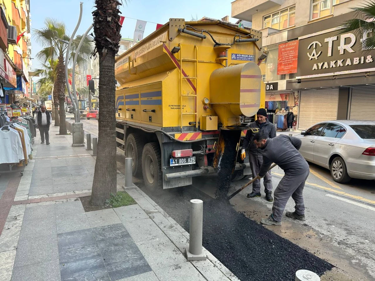 Fen İşleri ekipleri, Fatih Caddesi&rsquo;nde  bakım-onarım &ccedil;alışması yaptı
