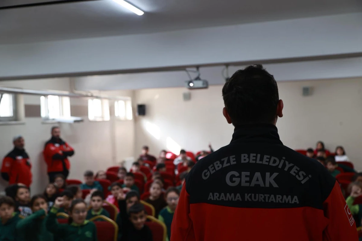 GEAK&rsquo;tan İlkokul &Ouml;ğrencilerine Deprem Tatbikatı