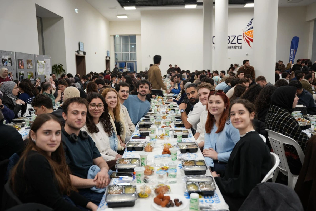 GEBZE BELEDİYESİ İFTAR SOFRASINI GEBZE TEKNİK &Uuml;NİVERSİTESİ&rsquo;NDE KURDU