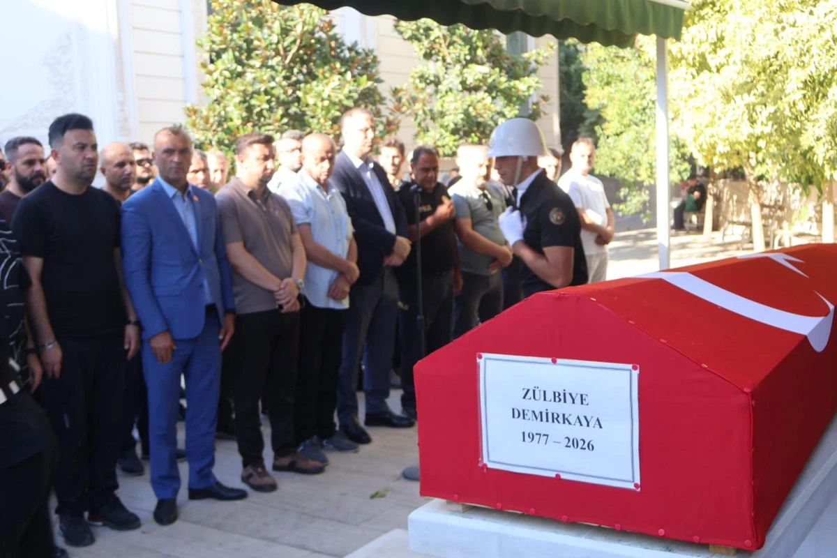 Gebze İl&ccedil;e Emniyet M&uuml;d&uuml;rl&uuml;ğ&uuml; Personeli Z&uuml;lbiye Demirkaya'nın Cenazesi Dualarla  Uğurlandı