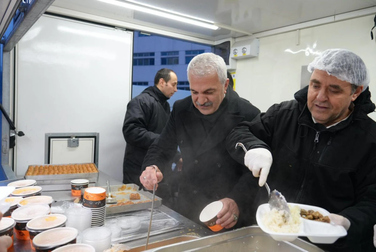 GEBZE TİCARET ODASI MOBİL AŞEVİ RAMAZAN&rsquo;DA HASTANELERDE DAYANIŞMA SOFRASI KURUYOR