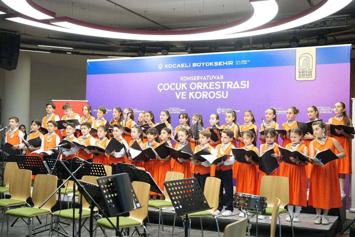 Geleceğin sanat&ccedil;ıları ayakta alkışlandı