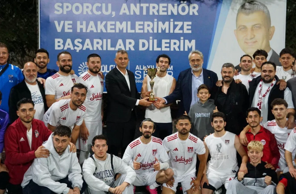 G&ouml;lc&uuml;k Belediye Başkanlık Kupası 39;nda Şampiyon Ulaşlıspor