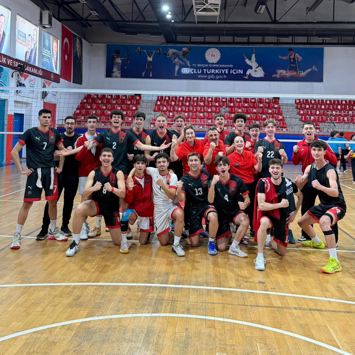 G&Ouml;LC&Uuml;K BELEDİYESPOR GEN&Ccedil; ERKEK VOLEYBOL TAKIMI T&Uuml;RKİYE FİNALLERİ&rsquo;NDE