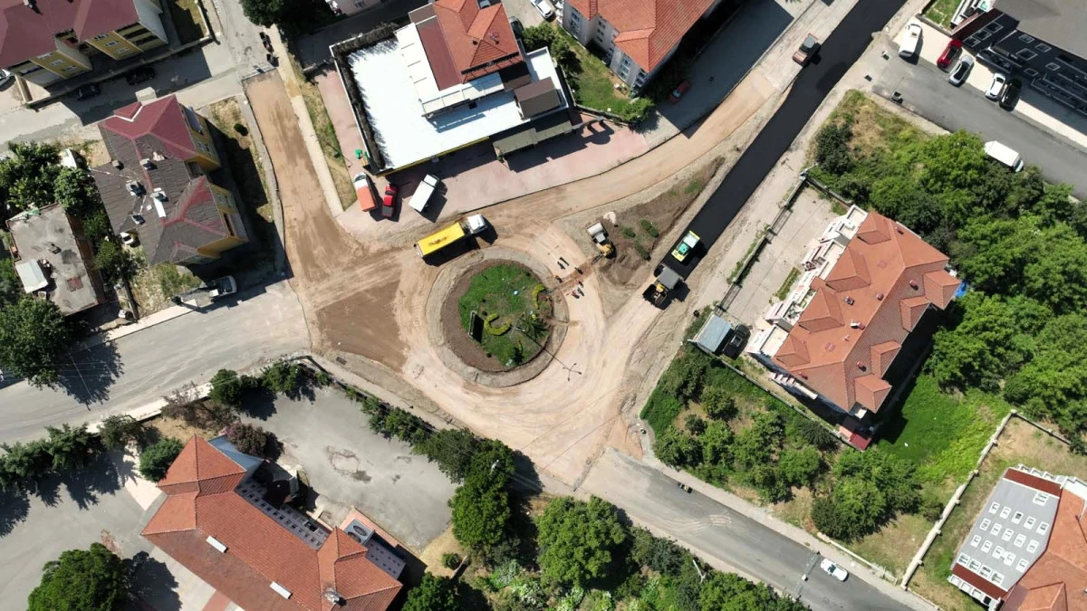 G&ouml;lc&uuml;k&rsquo;te Ergenekon Caddesi kavşağı yenileniyor