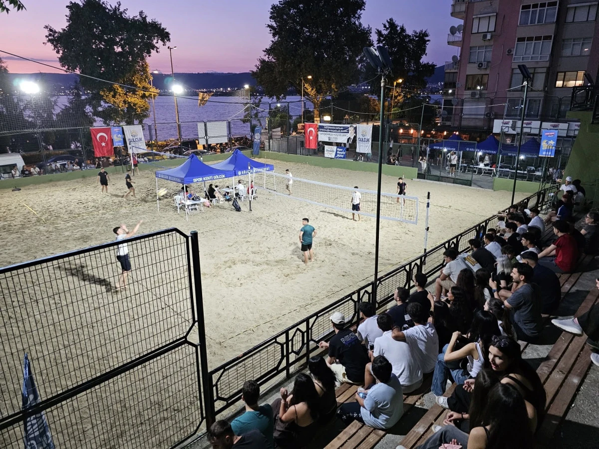 G&ouml;lc&uuml;k&rsquo;te Plaj Voleybolu Heyecanı Başlıyor