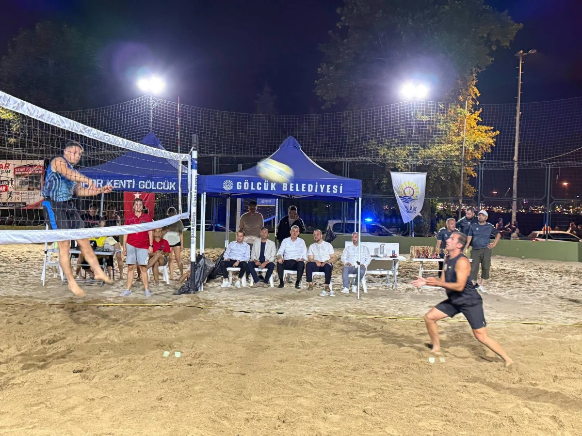 G&ouml;lc&uuml;k&rsquo;te Plaj Voleybolu Turnuvası &Ccedil;ekişmeli M&uuml;sabakalar ile Tamamlandı