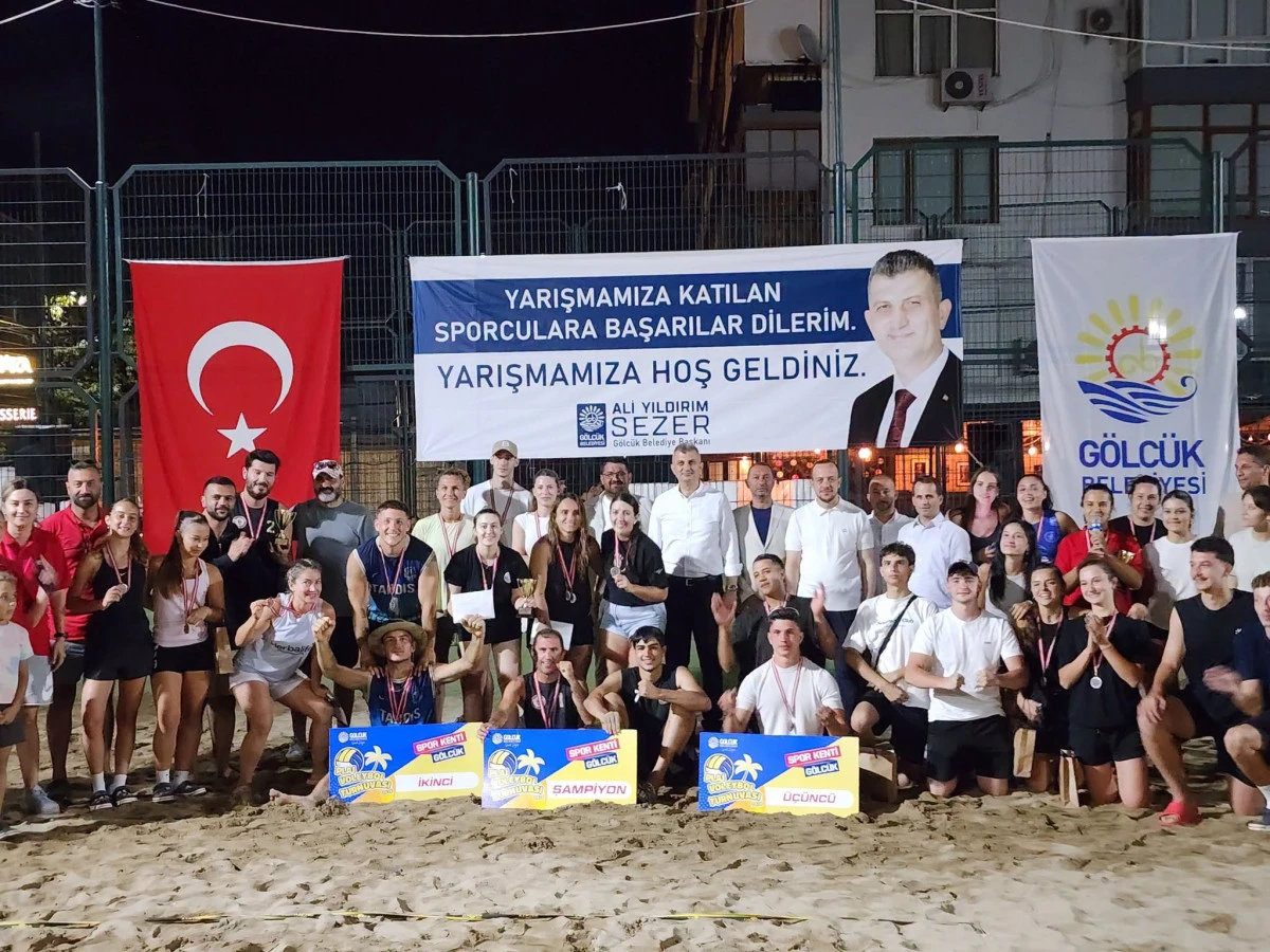 G&ouml;lc&uuml;k&rsquo;te Plaj Voleybolu Turnuvası &Ccedil;ekişmeli M&uuml;sabakalar ile Tamamlandı