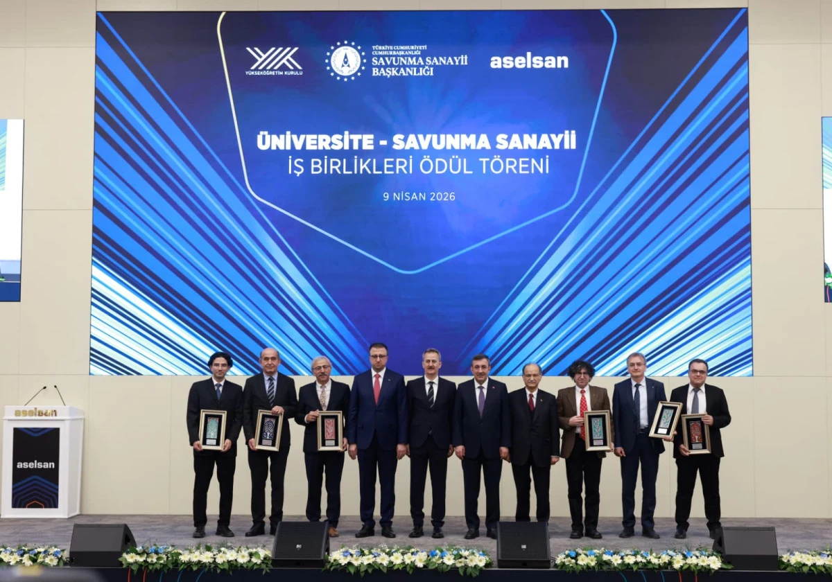 GT&Uuml;&rsquo;l&uuml; Akademisyene ASELSAN&rsquo;dan "&Uuml;niversite-Savunma Sanayii İş Birliği &Ouml;d&uuml;l&uuml;&rdquo;