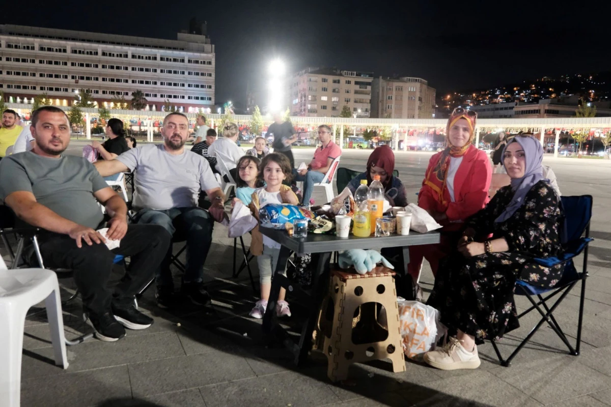 “Gülen Gözler” Milli İrade Meydanı’nda keyif verdi