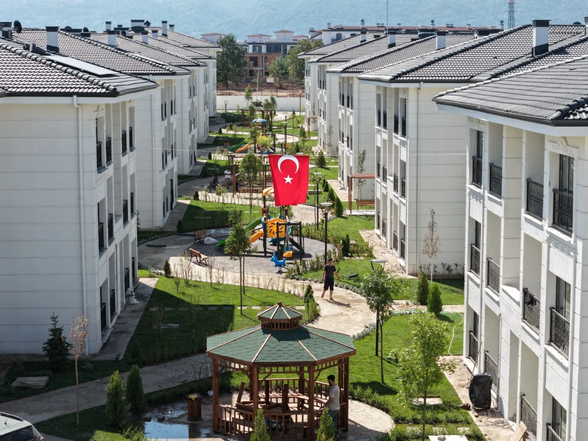 Hak sahipleri bug&uuml;n evlerine kavuşuyor