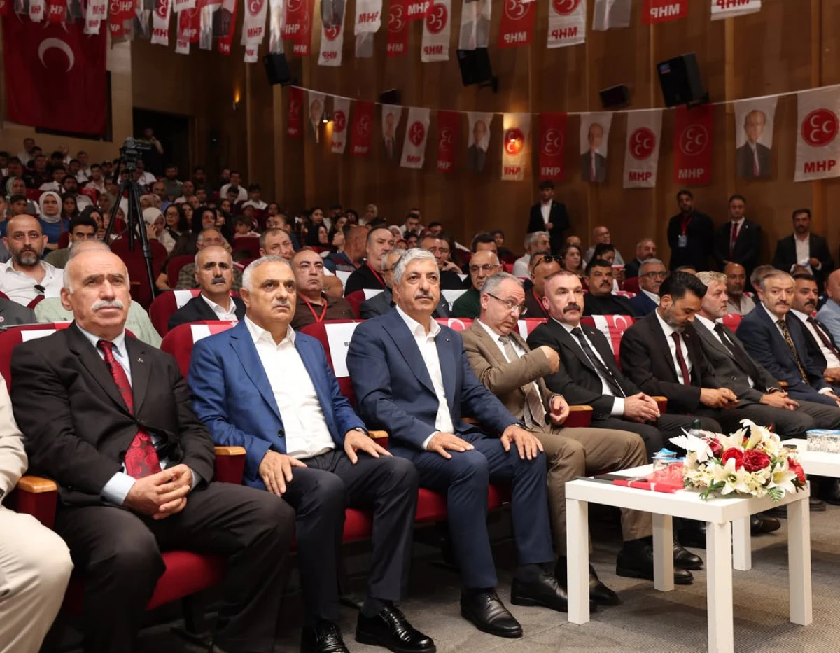 Halis Adıg&uuml;zel, MHP Dilovası İl&ccedil;e Kongresi&rsquo;ne Katıldı