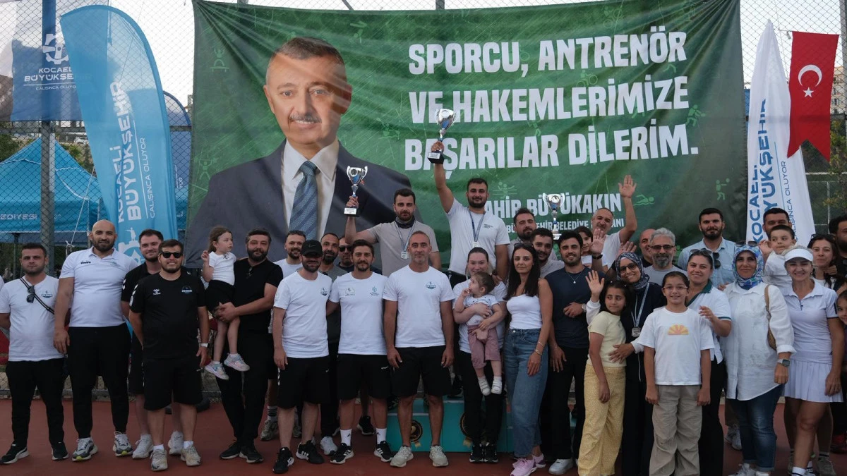 &lsquo;Herkes İ&ccedil;in Spor Tenis Turnuvası&rsquo;nda final heyecanı;  Kocaeli&rsquo;de raketler korta indi