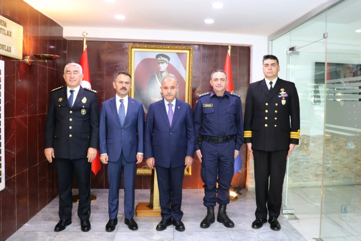 İçişleri Bakan Yardımcısı Sayın Mehmet Aktaş ve Vali İlhami Aktaş, İl Jandarma Komutanlığını Ziyaret Etti