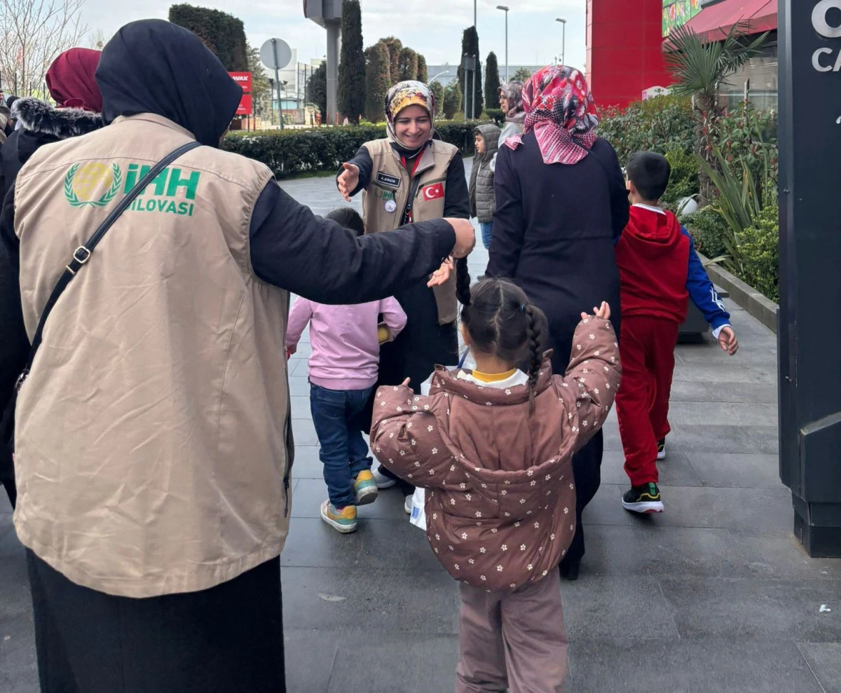 İHH Dilovası'ndan &Ccedil;ocuklara Bayram Sevinci