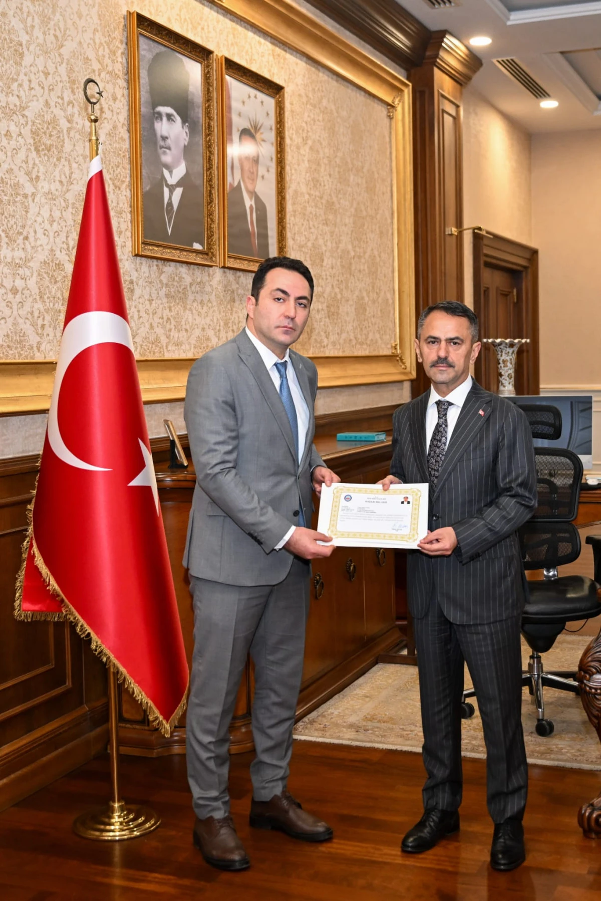 İl G&ouml;&ccedil; İdaresi M&uuml;d&uuml;r&uuml; Yunus Emre &Uuml;lker'den Vali İlhami Aktaş'a Veda Ziyareti