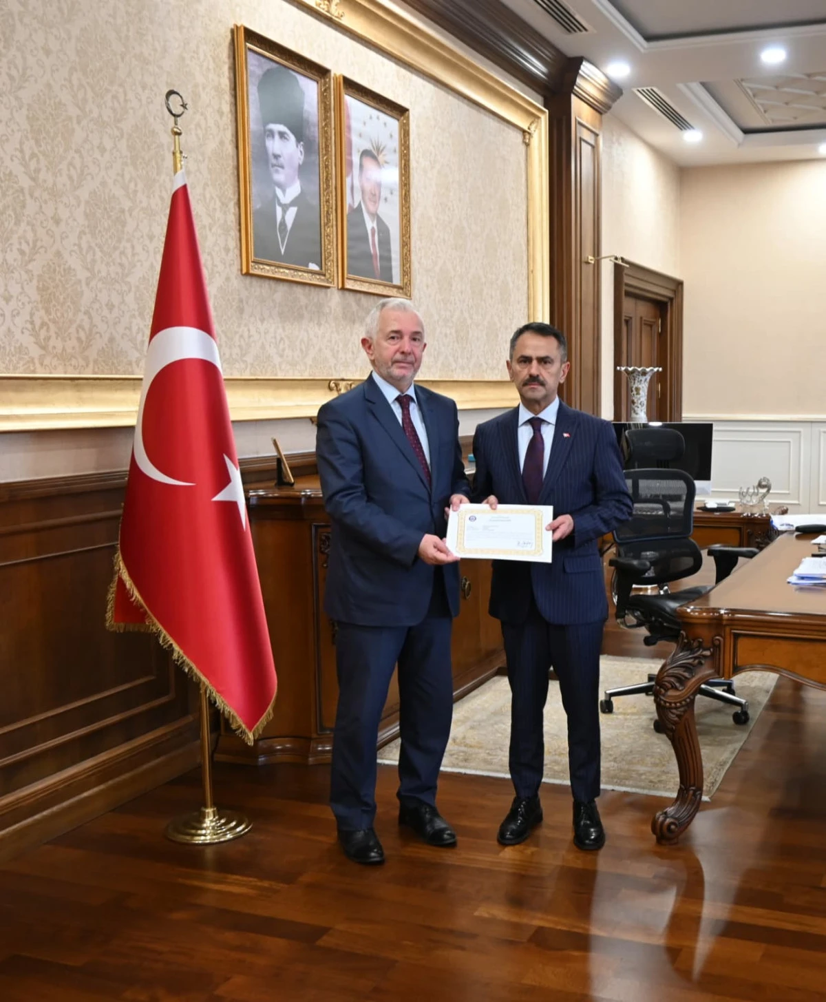 İl M&uuml;ft&uuml;s&uuml; Mehmet S&ouml;nmezoğlu&rsquo;ndan Vali İlhami Aktaş&rsquo;a Veda Ziyareti