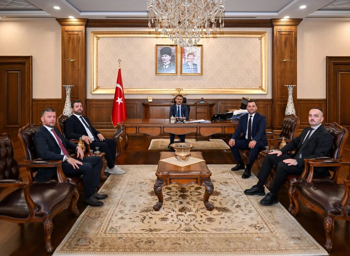 İş İnsanı Fatih Sultan Aşam ve Beraberindekiler, Vali İlhami Aktaş'ı Ziyaret Etti
