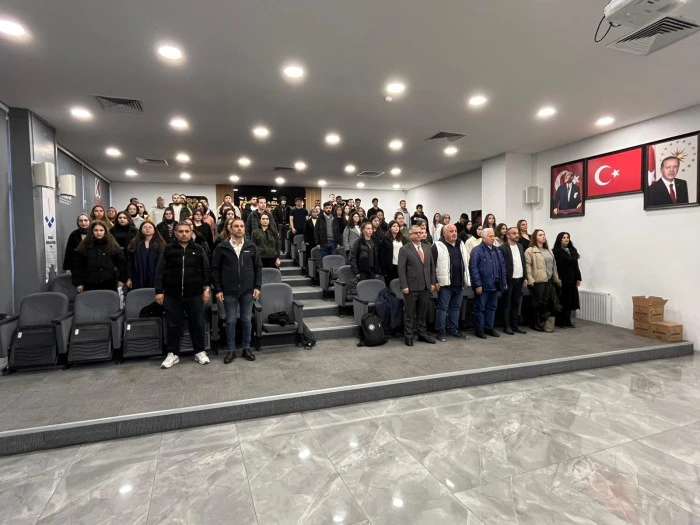 &ldquo;İş&rsquo;te Hayat Başlıyor&rdquo;: &Uuml;niversitelilere İş D&uuml;nyasının Sert Ger&ccedil;ekleri Anlatıldı