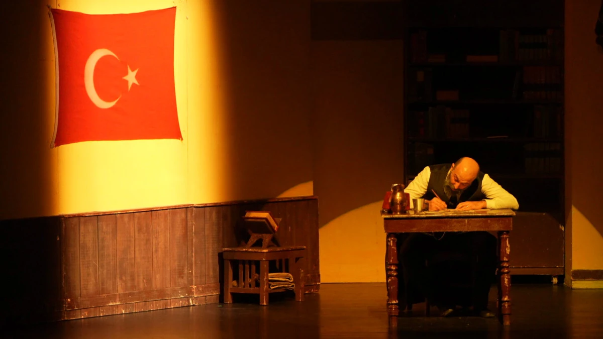 İstiklal Şairi Akif&rsquo;e tiyatro sahnesinde vefa