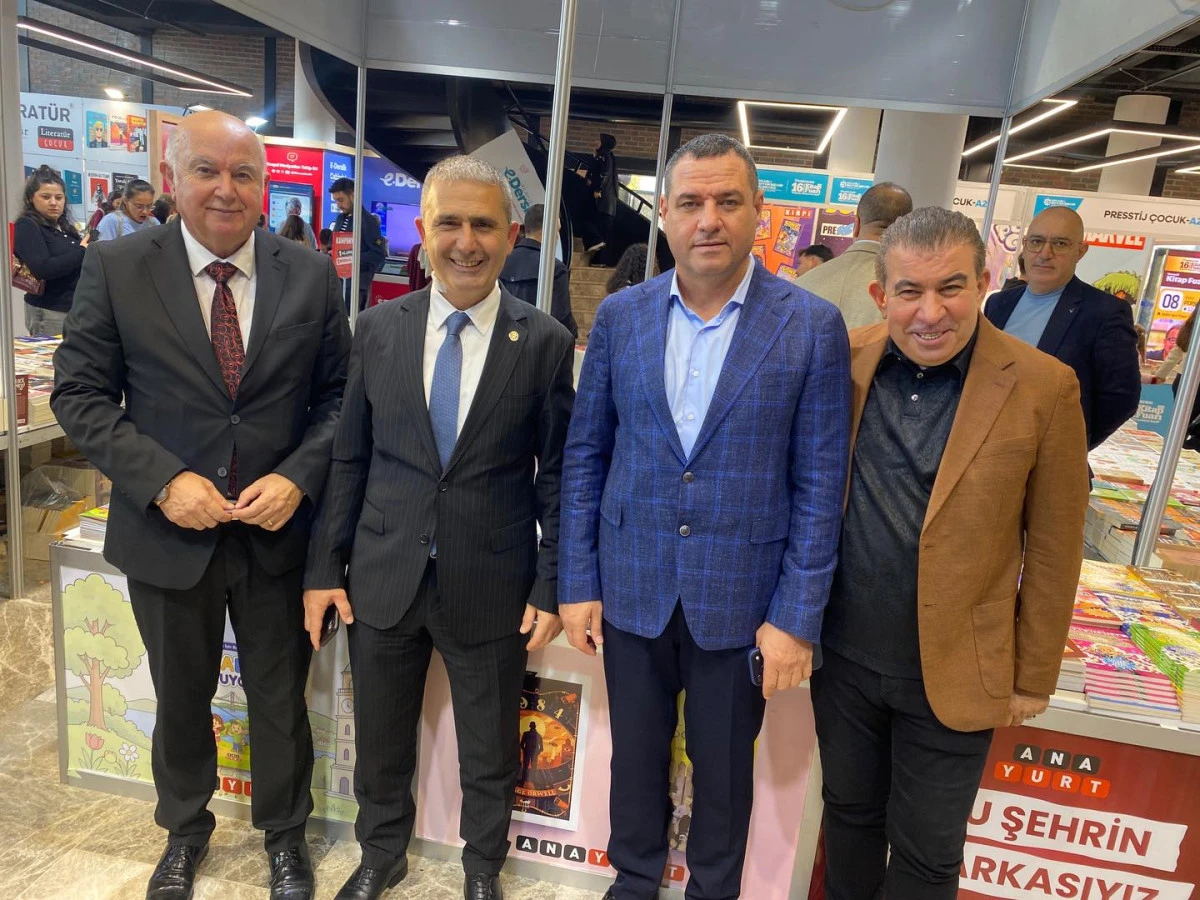 İYİ PARTİ HEYETİNDEN 16. KOCAELİ KİTAP FUARI&rsquo;NA ZİYARET