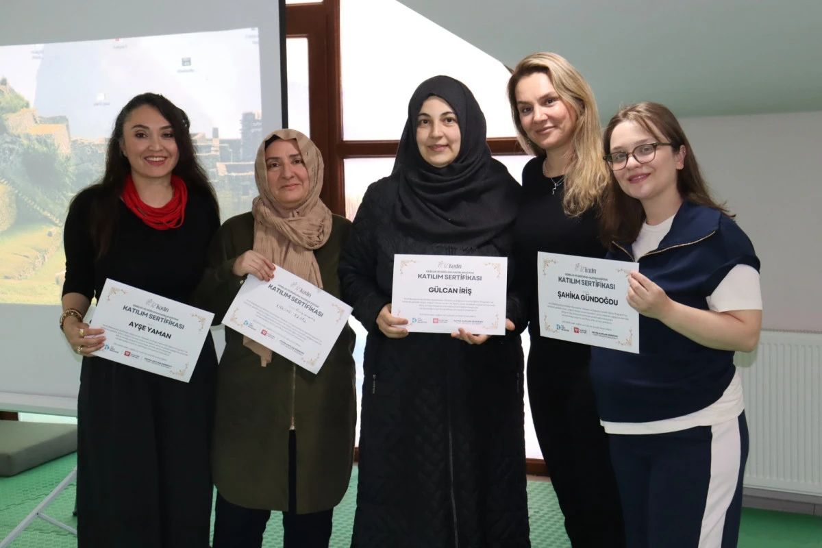 İZGİM&rsquo;de anne adaylarına sertifika sevinci