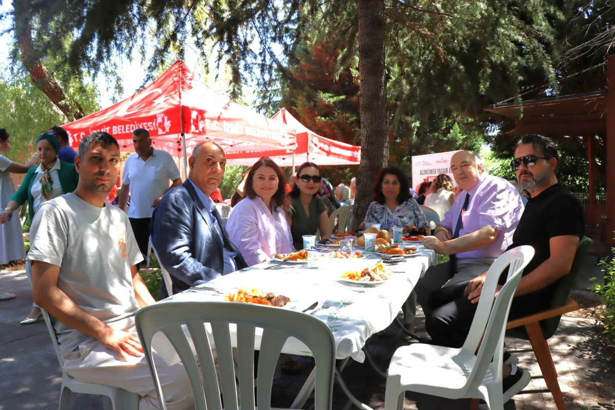 İzmit Belediyesi Alzheimer Yaşam Evi 5 yaşında!