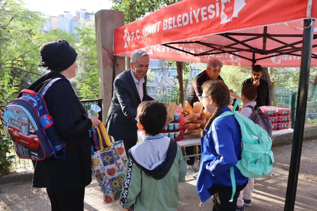 İzmit Belediyesi Beslenme Saati projesine aralıksız devam ediyor