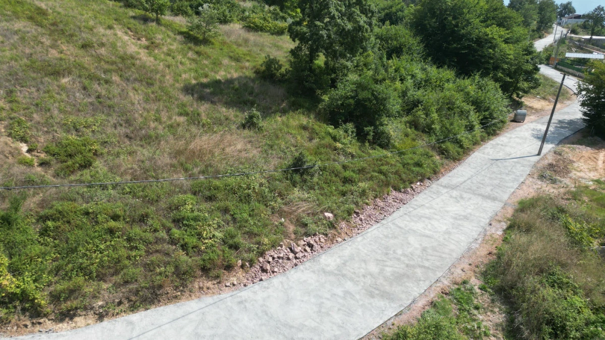 İzmit Belediyesi, Dağk&ouml;y&rsquo;de ulaşımı beton yolla g&uuml;&ccedil;lendirdi
