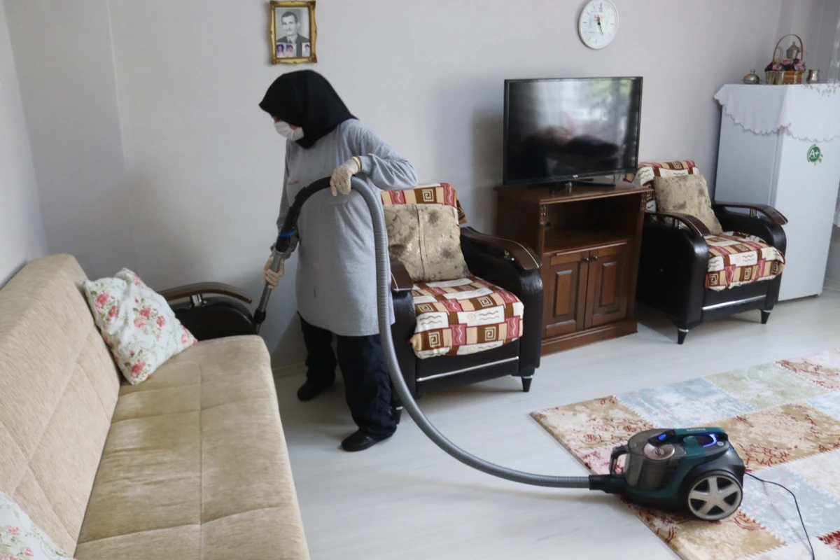 İzmit Belediyesi, Evde Temizlik Hizmeti ile   vatandaşların hayatını kolaylaştırmaya devam ediyor 