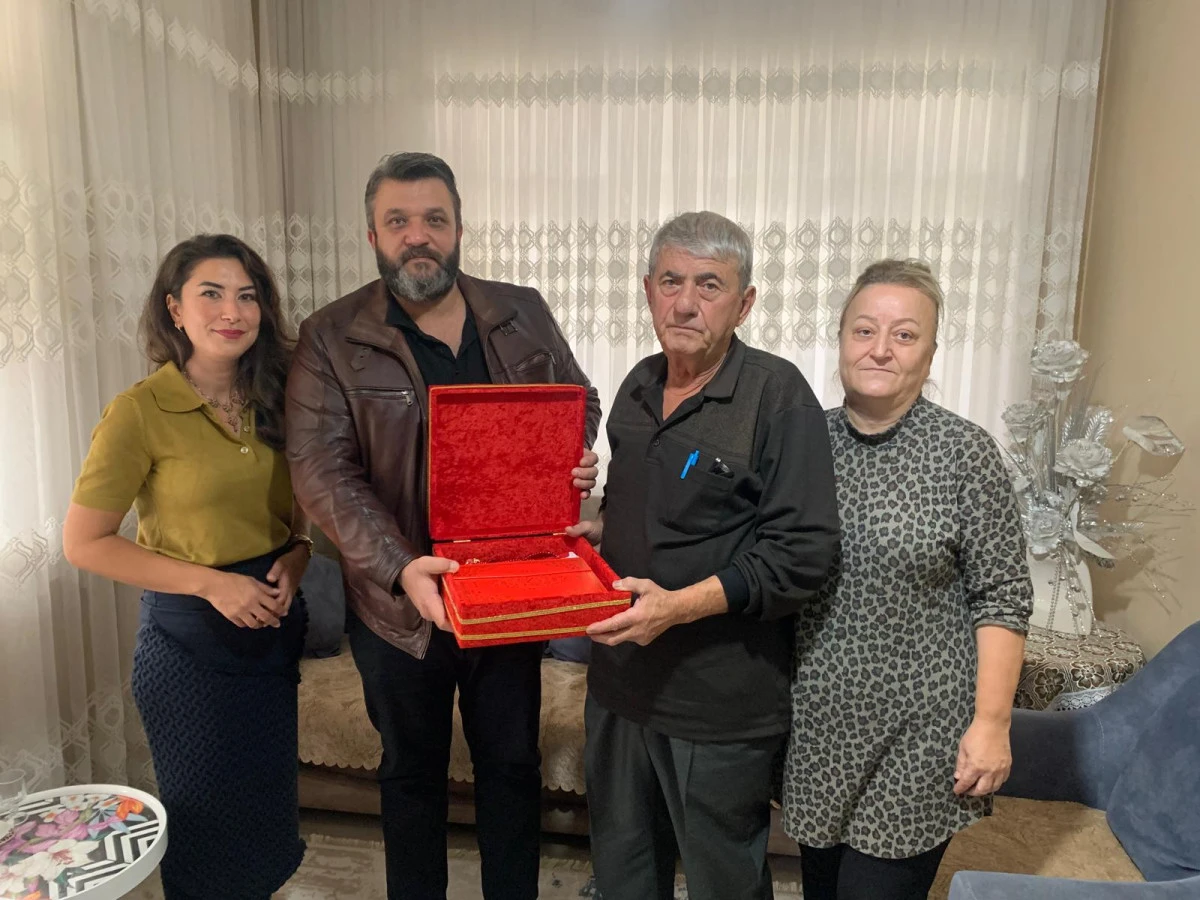 İzmit Belediyesi Gazilere vefa ziyaretlerini s&uuml;rd&uuml;r&uuml;yor 