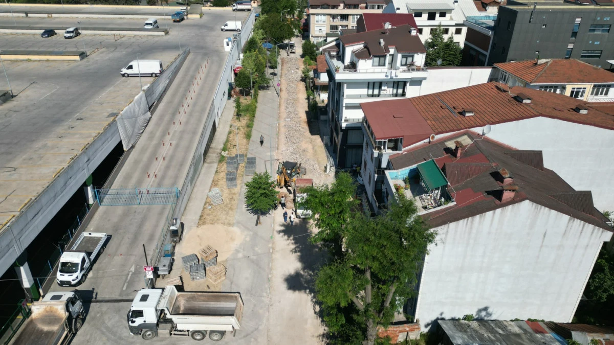 İzmit Belediyesi Paşa&rsquo;da 5 ayrı noktada yol ve kaldırımları yeniliyor