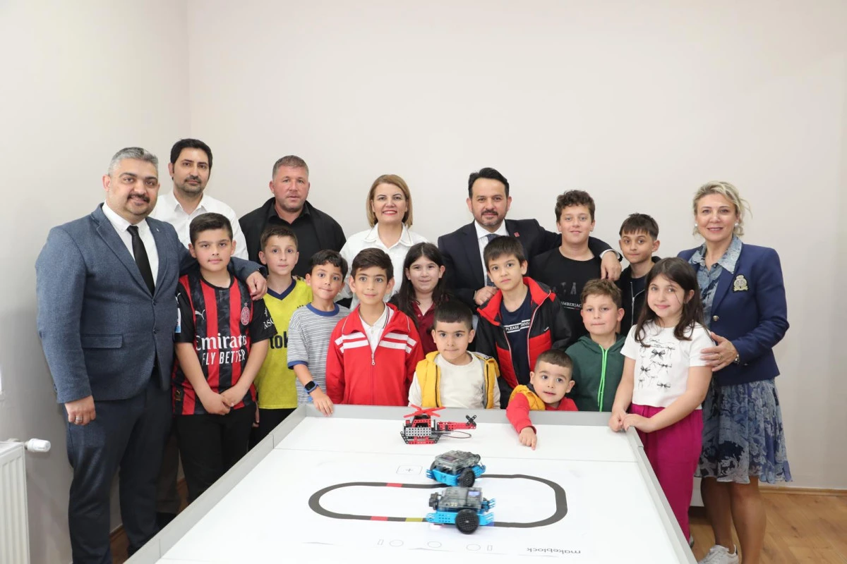 İzmit Belediyesi Robotik Kodlama ve Yazılım Evi kapılarını a&ccedil;tı 