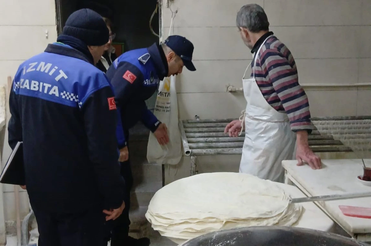 İzmit Belediyesi Zabıta ekiplerinden Ramazan &ouml;ncesi sıkı denetim