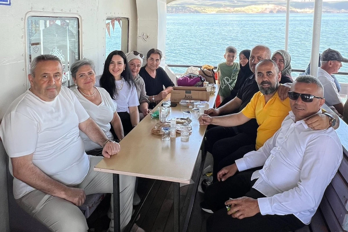 İzmit Belediyesinden Babalar G&uuml;n&uuml;&rsquo;ne &ouml;zel B&uuml;y&uuml;kada gezisi
