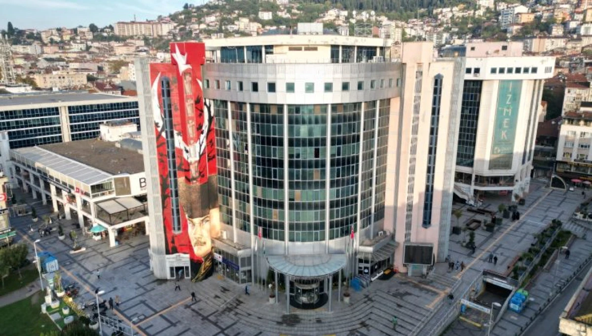 İzmit Belediyesinden bayram &ouml;ncesi esnafa kolaylık